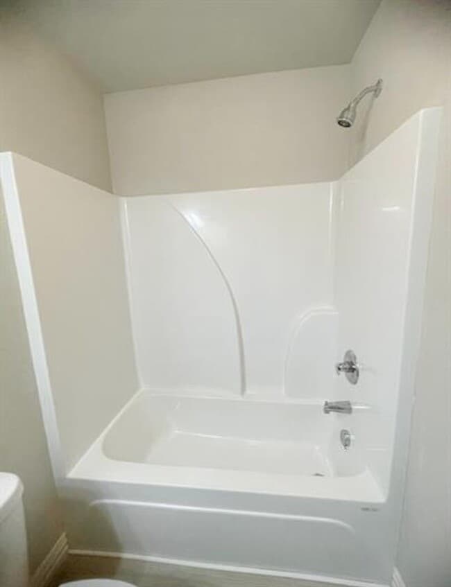 Building Photo - Cozy 2 bed, 2 bath Duplex - Silo School District