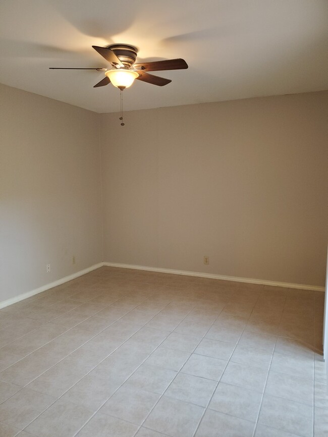 Building Photo - 5319 Palm Valley Dr N