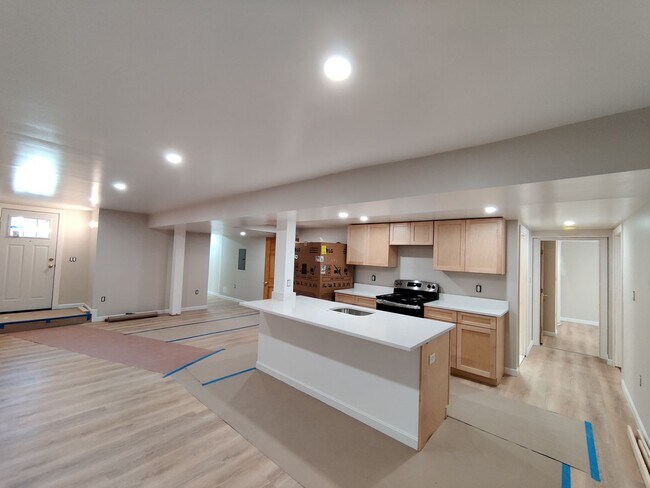 Building Photo - Brand New Unit in Brookline. Coolidge Corn...