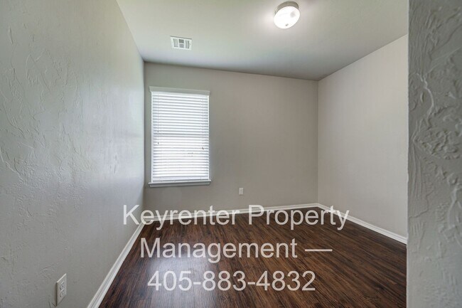 Building Photo - Gorgeous 3 Bed 2 Bath in Moore/SE OKC