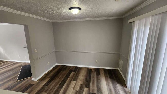 Building Photo - 5703 Wells Cir