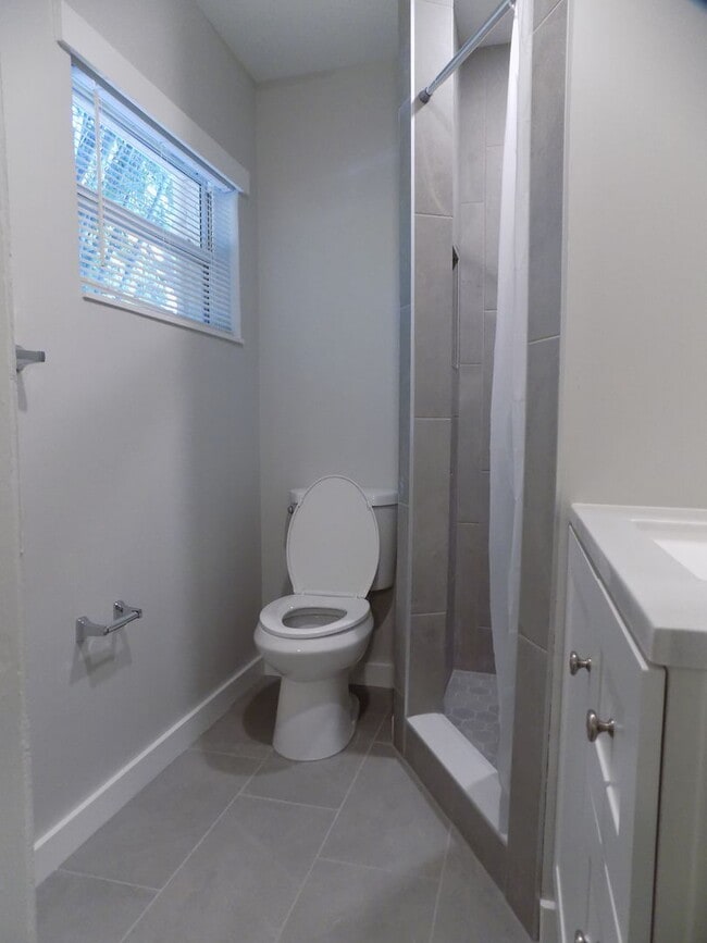 Building Photo - 699 W Osceola St