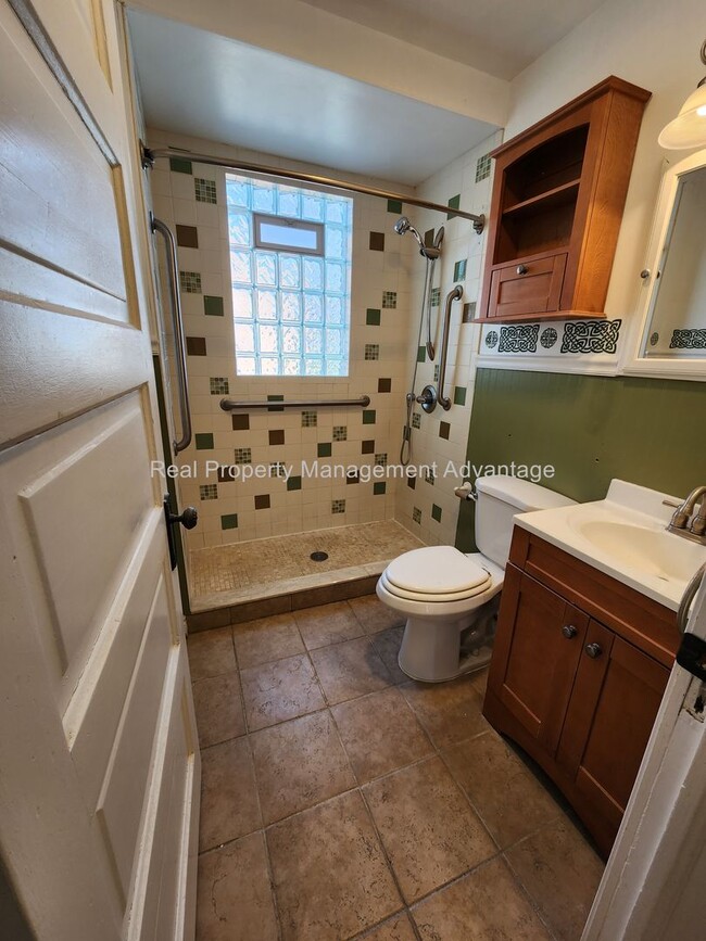 Building Photo - 4 Bedrooms, Endless Charm and Steps from D...