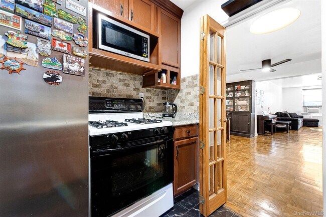 Building Photo - 102-55 67th Dr