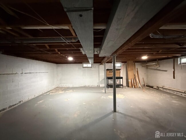 Building Photo - 114 Netherwood Ave