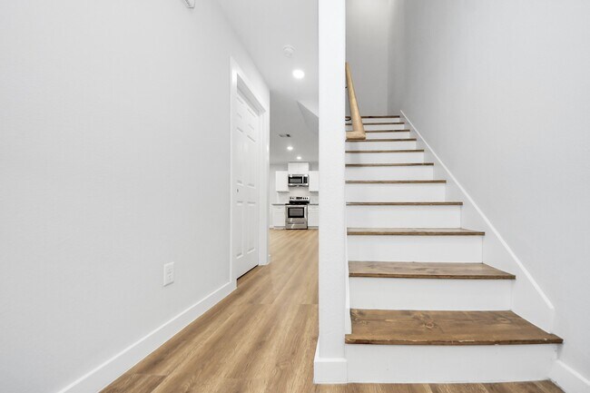 Building Photo - 6609 Bacher St