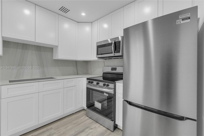 Building Photo - 7925 Carlyle Ave