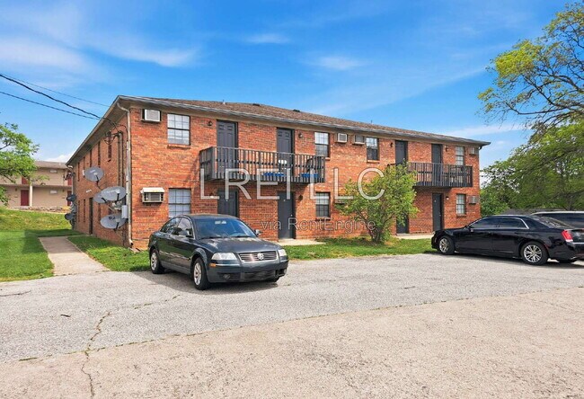 Building Photo - 176 Thistlewood Ave