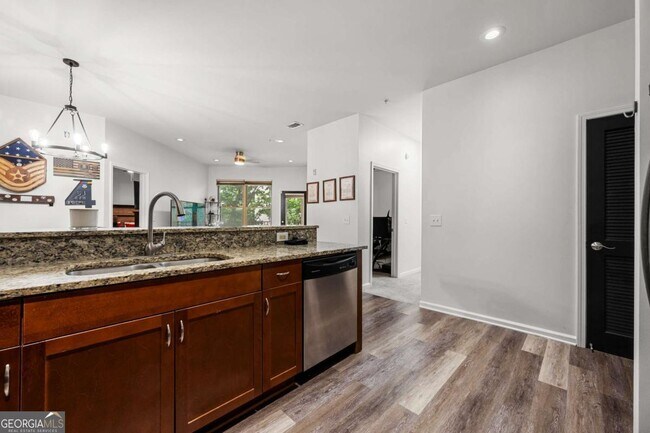 Building Photo - 870 Mayson Turner Rd NW