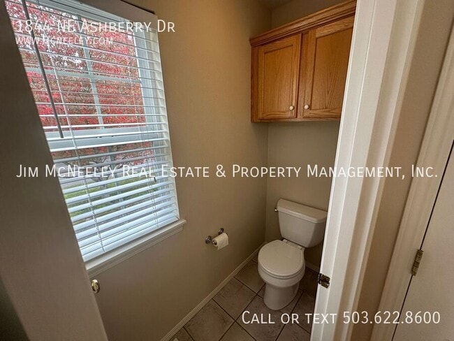 Building Photo - 1844 NE Ashberry Dr