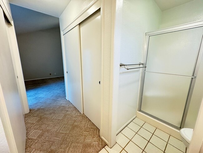 Building Photo - Beautifully Maintained 4Bd/2Ba Home w/Large Back Yard and Fruit Trees!