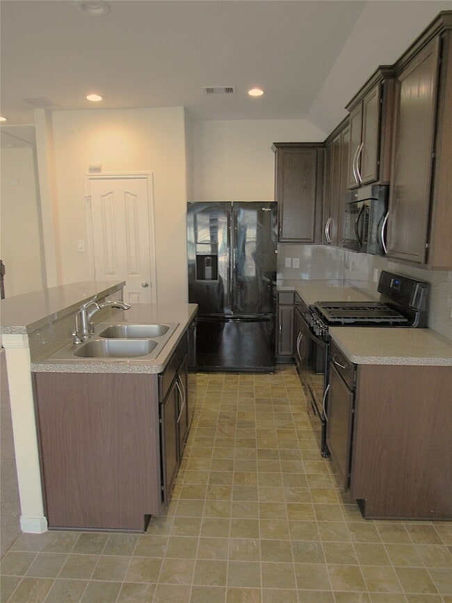 Building Photo - 17043 Amarose Dr