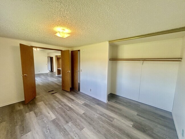 Building Photo - 2453 E 66th Terrace