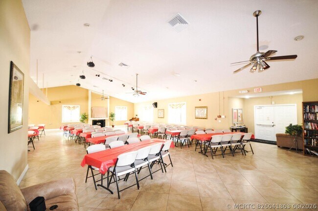 Building Photo - 3350 Perimeter Dr