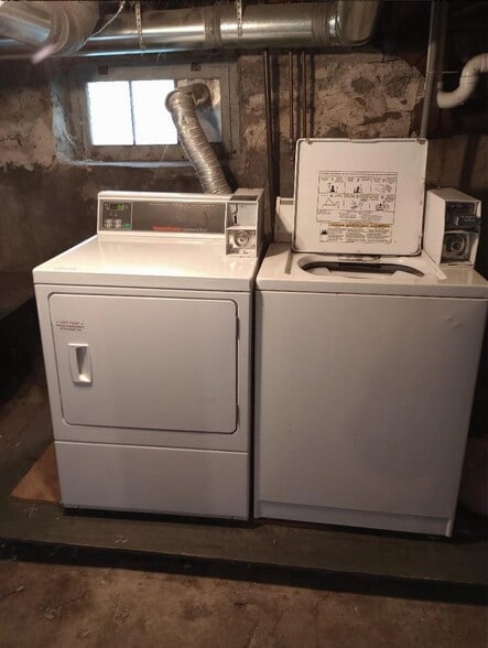 coin operated washer dryer - 1037 N Brandywine Ave