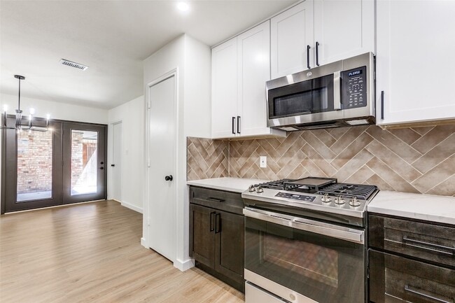 Building Photo - 2822 Clear Springs Dr
