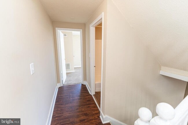 Building Photo - 915 N Division St