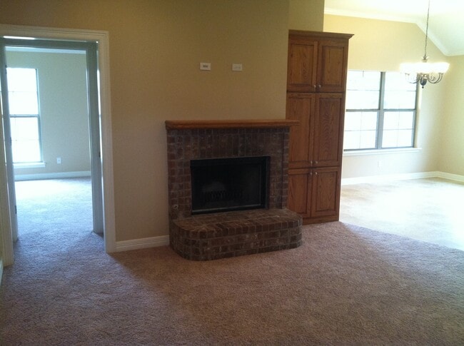 Building Photo - DOGWOOD SOUTH-GATED COMMUNITY-NICE HOME-CLOSE TO BAFB