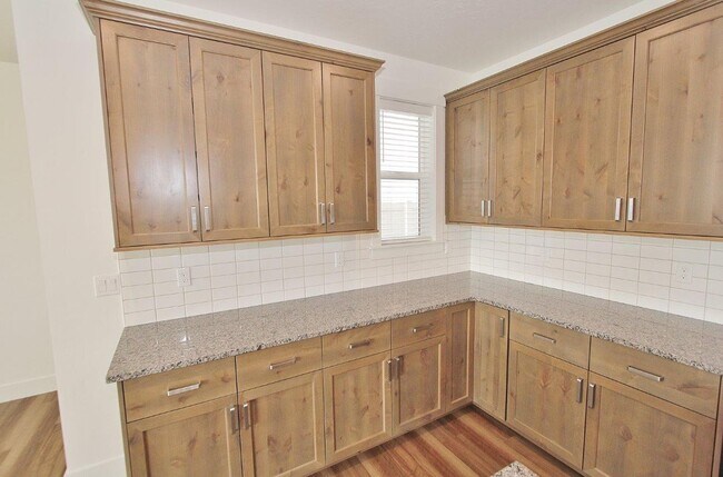 Building Photo - Immaculate Single-Level Home