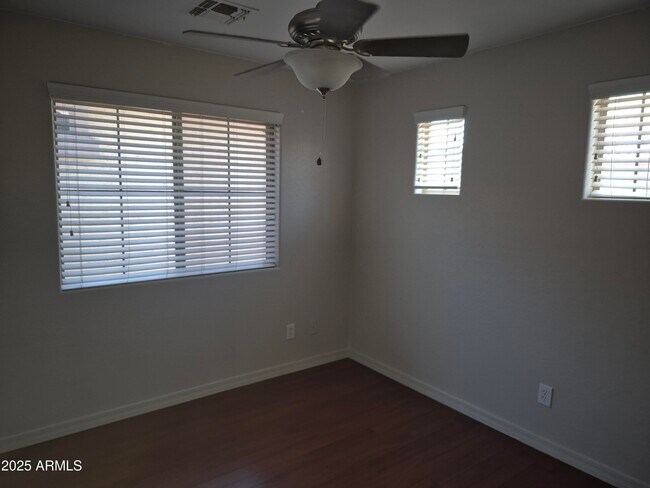 Building Photo - 3638 W Thalia Ct
