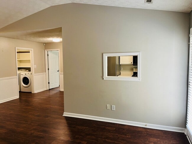 Building Photo - Wow! Renovated 3 bedroom 2 bath home in Ca...