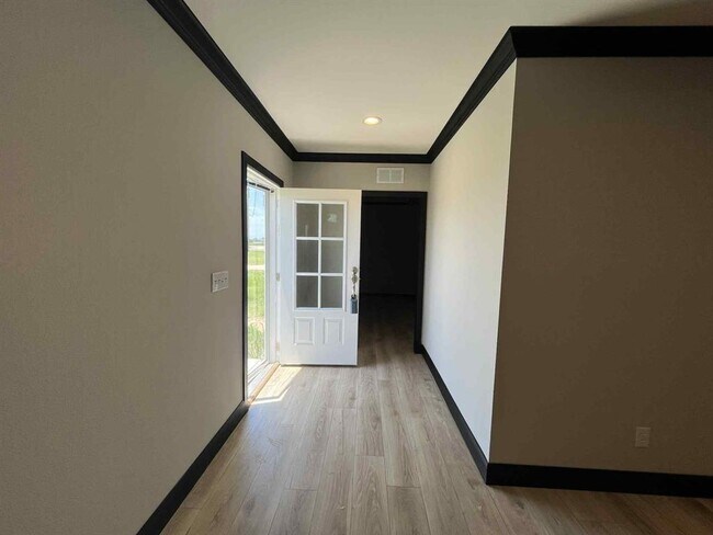 Building Photo - 1093 Anna Ln