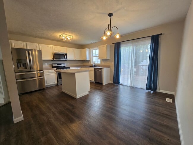 Building Photo - Spacious 4 Bedroom Duplex in North Normal with Pool Access