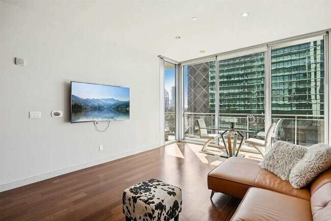 Building Photo - 2900 McKinnon St