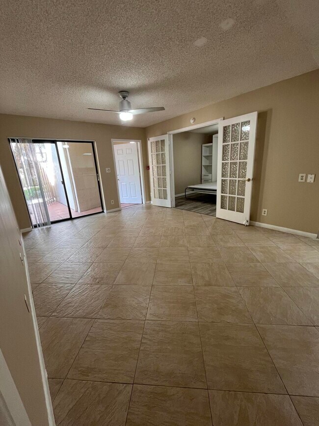 Building Photo - 616 Executive Center Dr