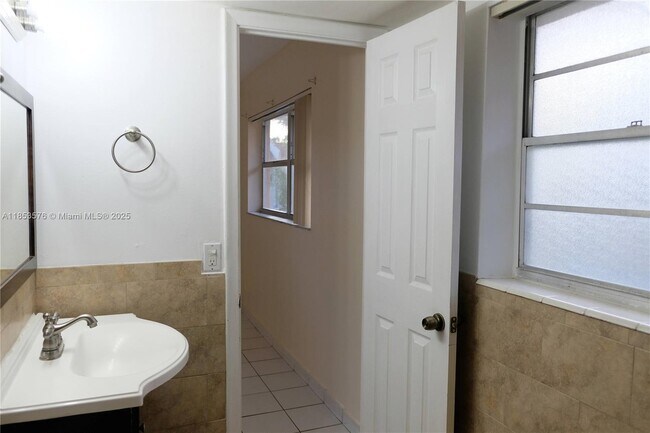Building Photo - 9962 SW 88th St