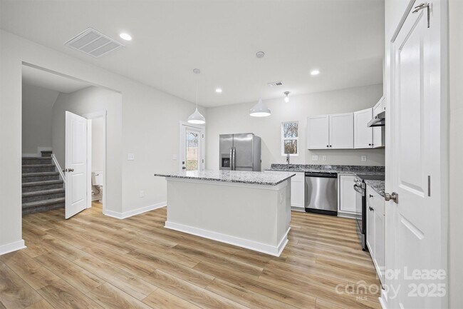 Building Photo - 1914 White St