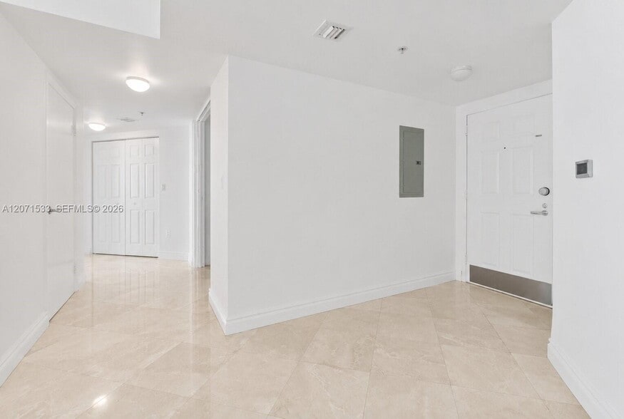 Building Photo - 16699 Collins Ave