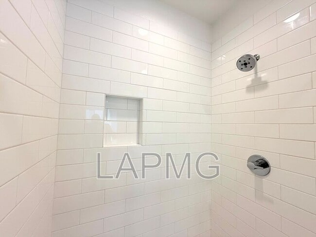 Building Photo - 4334 N Jimson Rd