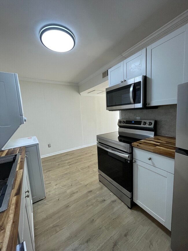 Building Photo - 250 Nixon Rd