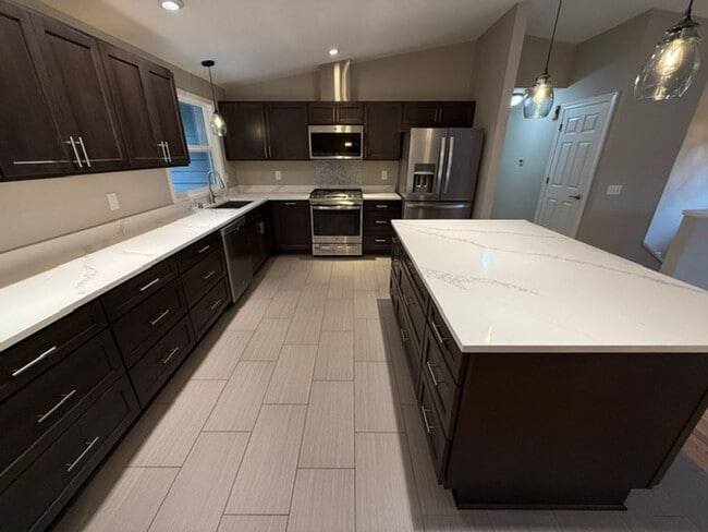 Building Photo - UPDATED 4 BED, 3 BATH KIRKLAND HOUSE FOR RENT AVAILABLE NOW!