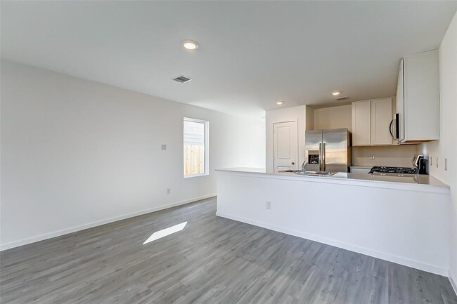 Building Photo - 21555 Carosella Dr