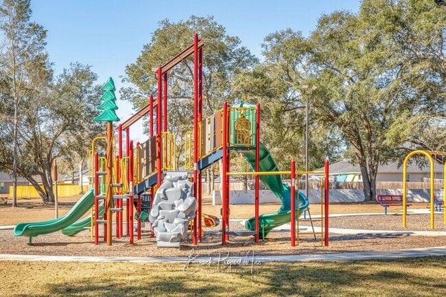 Building Photo - 5515 Peach Dr