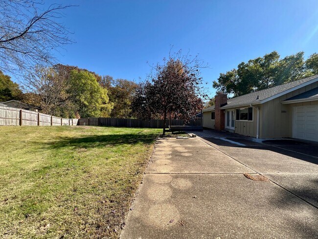 Building Photo - 1515 Mautenne Dr