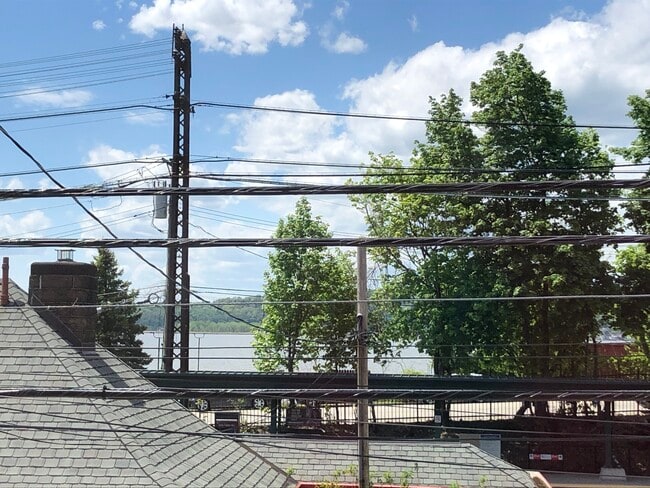 River view and close to Metro North - 20 N Astor St