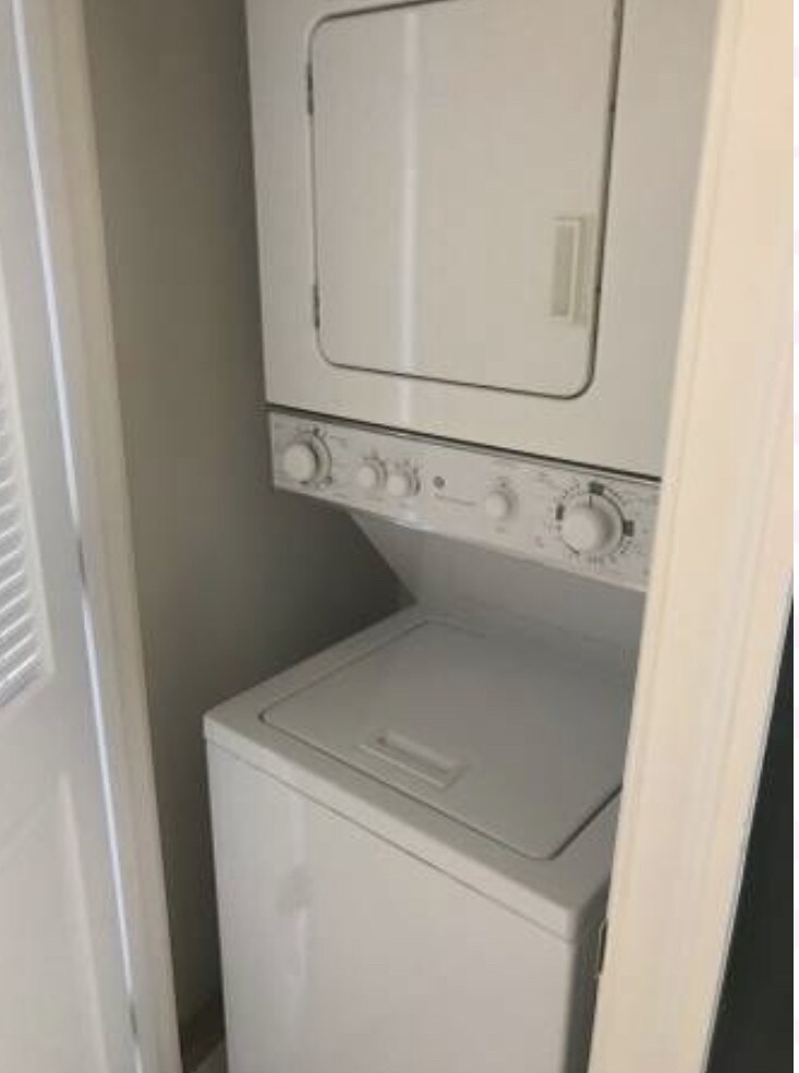 Building Photo - 1407 W St NW