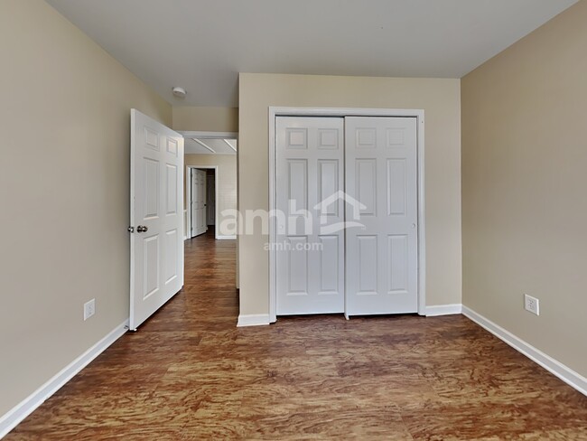 Building Photo - 400 Stoney Field Dr