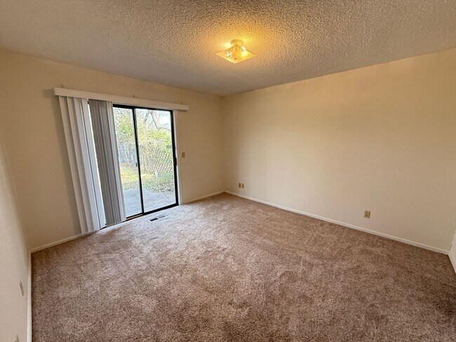 Building Photo - Broken Arrow 3 bedroom 2 Bath Duplex