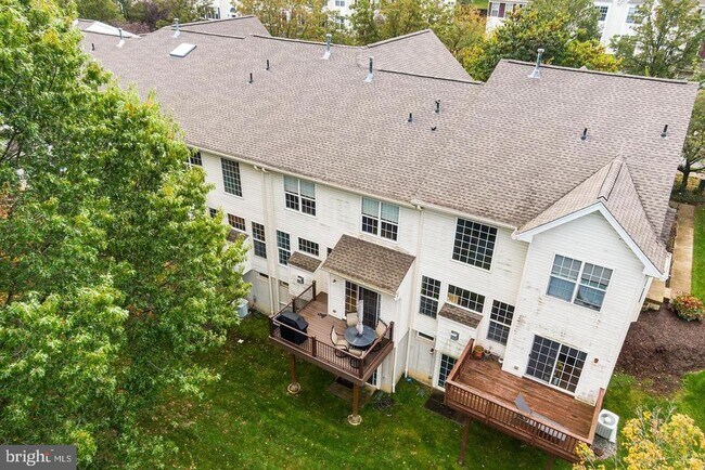 Building Photo - 233 Birchwood Dr