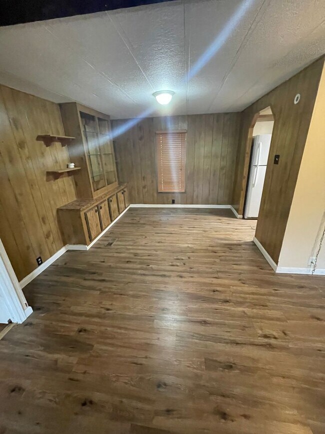 Building Photo - NEW ON MARKET /// RIVER FRONT CABIN AVAILABLE!!