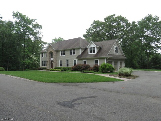 Building Photo - 22 Riverview Dr