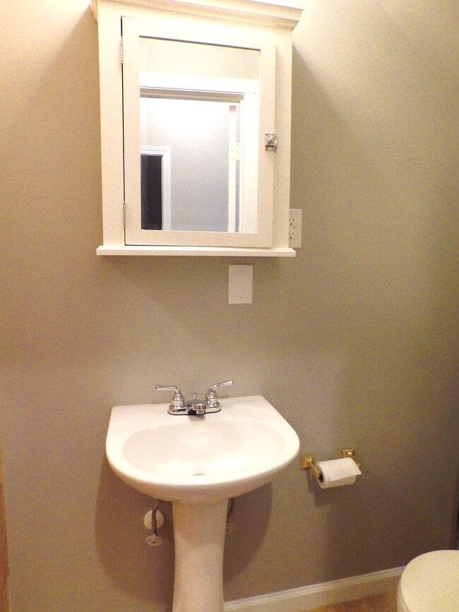 Building Photo - Ballantyne Village Townhome for Immediate ...
