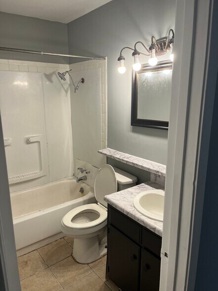 Building Photo - 12315 Constitution St