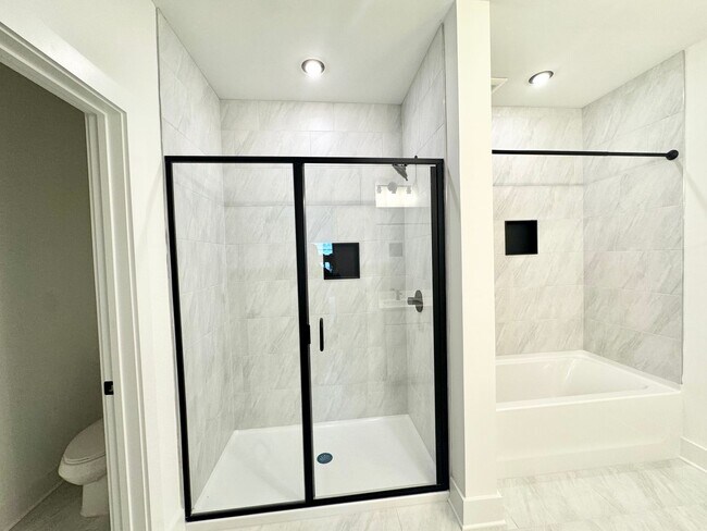 Building Photo - Discover Your Perfect 2-Bed Apartment at Brixton!