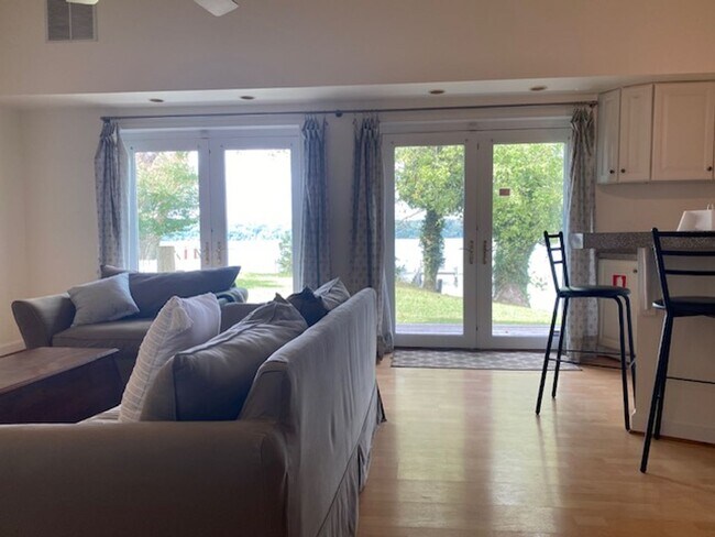 Building Photo - Riverside Drive