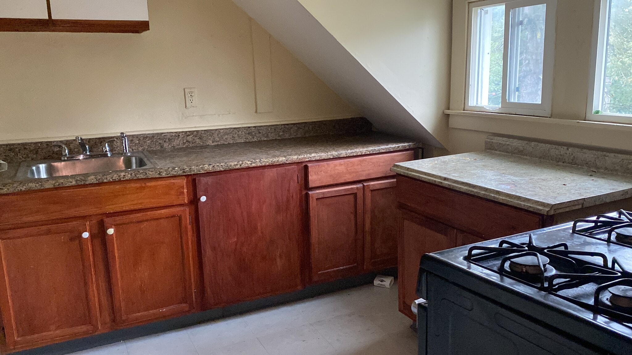 Building Photo - 2401 Midland Ave